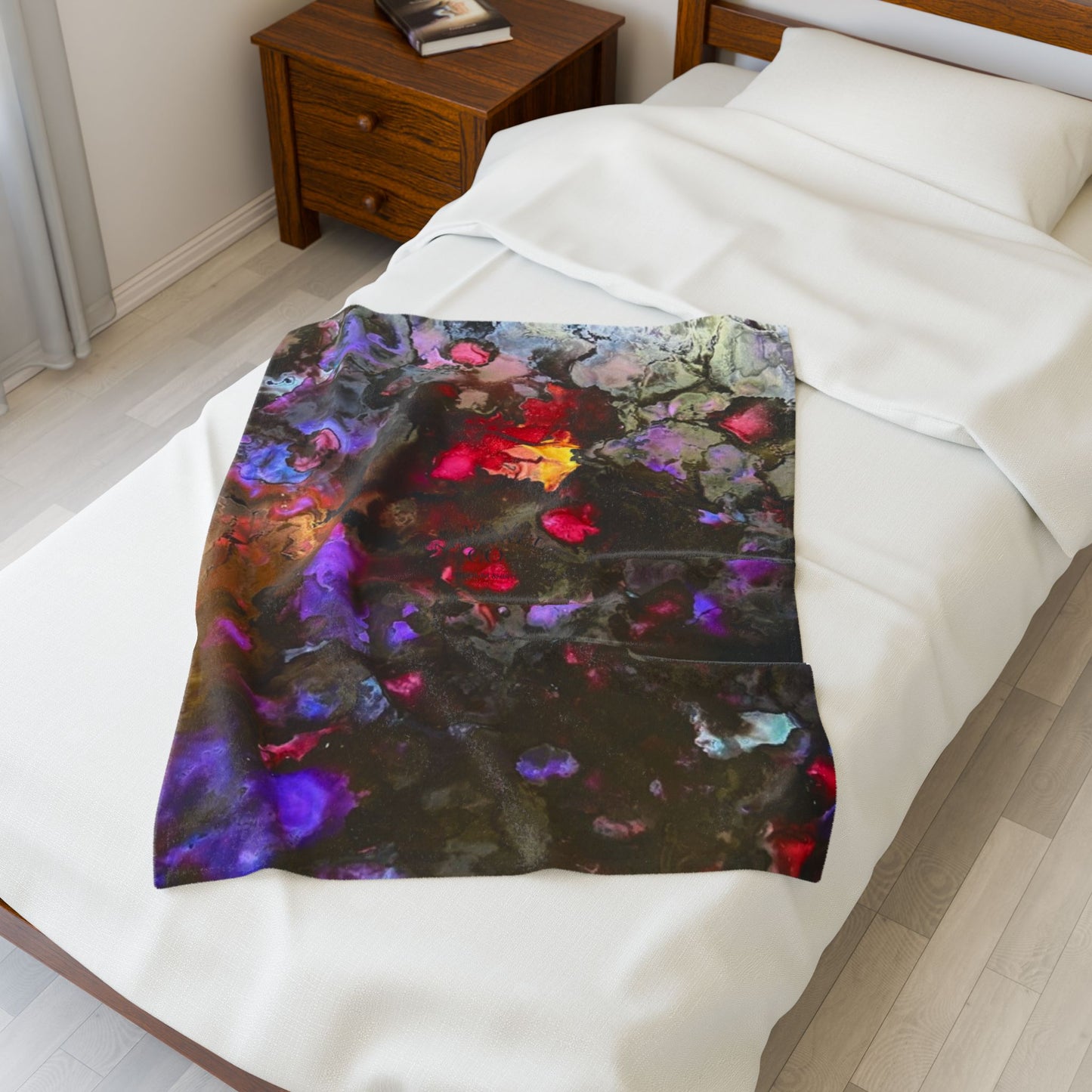 Cozy Velveteen Plush Blanket with Vibrant Abstract Design, Perfect for Home Decor, Gift for Friends, Soft Throw, Living Room Accent