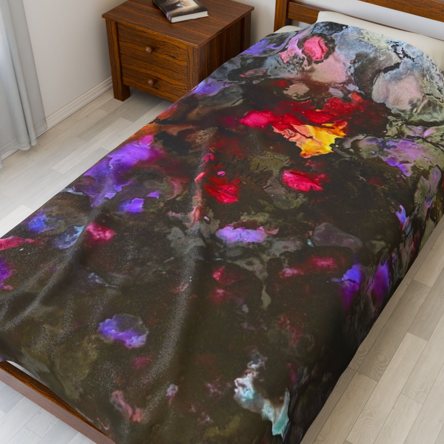 Cozy Velveteen Plush Blanket with Vibrant Abstract Design, Perfect for Home Decor, Gift for Friends, Soft Throw, Living Room Accent
